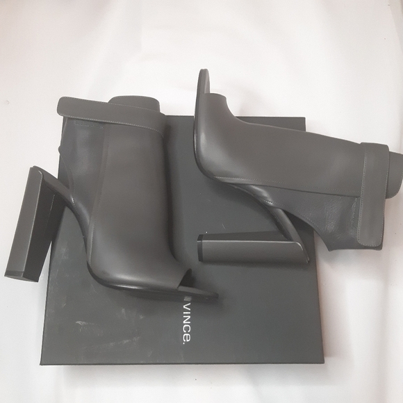 Vince Leather Block Heel Peep Toe Ankle Booties Sz-10 - Picture 14 of 15